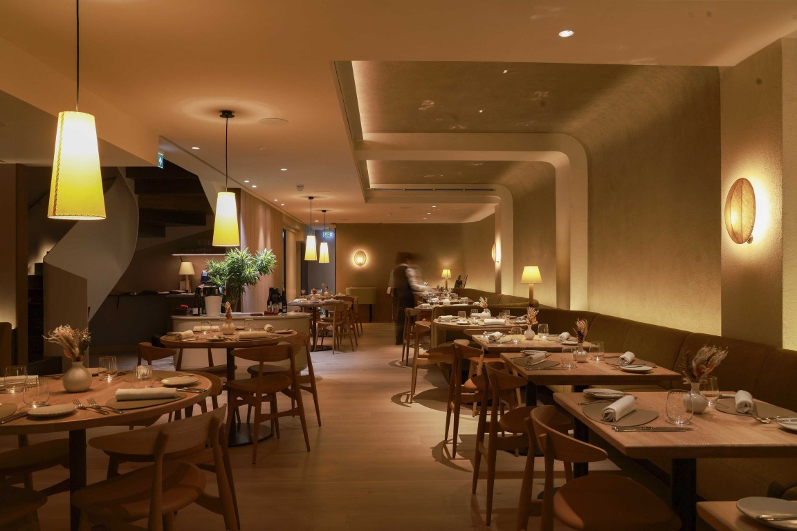 Restaurant interior at 74 Charlotte Street featuring Armourcoat Ombré Clay Lime Plaster walls, curved ceiling details and warm ambient lighting.
